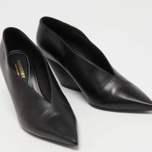 Burberry Leather Bierfield Pumps in Black Size 37